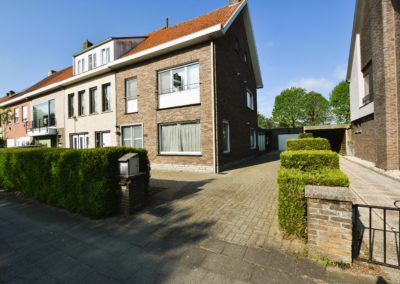 Ruime woning op centrale ligging in het centrum van EEKLO.